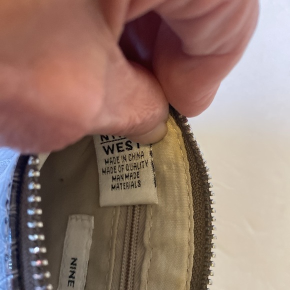 NWOT. Nine West wristlet. - Picture 5 of 8